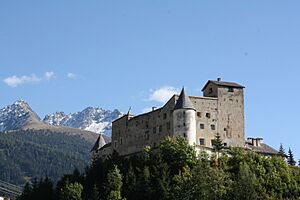 Schloss naudersberg 2