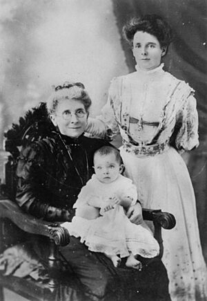 StateLibQld 1 163907 Portrait of the Rankin family, 1908
