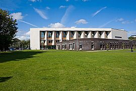 University of Portsmouth Library, Ravelin Park - geograph.org.uk - 498244