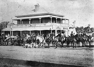 19620r Ready for the hunt ca. 1892 Goodna Royal Mail Hotel