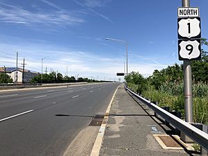 2018-06-20 13 31 57 View north along U.S. Route 1 and U.S. Route 9 (Edgar Road) just north of Randolph Avenue in Rahway, Union County, New Jersey