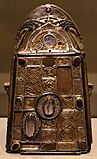 Campana di san patrizio e il suo contenitore, da armagh, co. armagh, VI-VIII secolo, poi 1100 ca. 02
