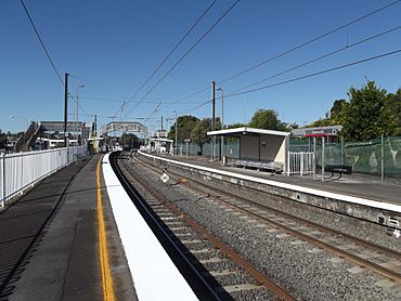 Cannon Hill Railway Station, Queensland, Aug 2012.JPG