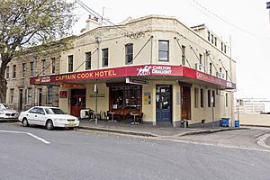 Captain Cook Hotel on Kent Street in Millers Point.jpg