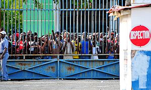 Haitians in Port-de-Paix await distribution of relief supplies 2010-01-15