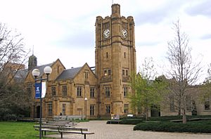 Old Arts Building. Parkville Campus of University of Melbourne (cropped)