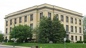 Pike County Courthouse in Petersburg from west