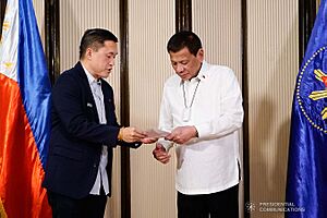 President Rodrigo Roa Duterte strikes his signature pose with the Filipino athletes who have brought home medals from various international competitions during their meeting at the Malago Clubhouse in Malacañang on October 16, 2019. 3