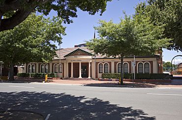 Queanbeyan City Council Chambers in Crawford Street.jpg