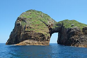 Rock arch at Archway Island