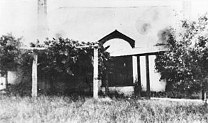 StateLibQld 1 174795 Glimpse of Ballandean Station homestead, 1933