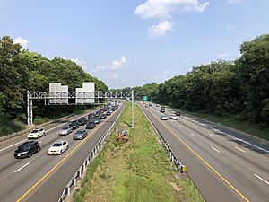 2021-07-07 16 56 10 View north along Interstate 295 (Camden Freeway) from the overpass for Devon Avenue in Haddon Heights, Camden County, New Jersey