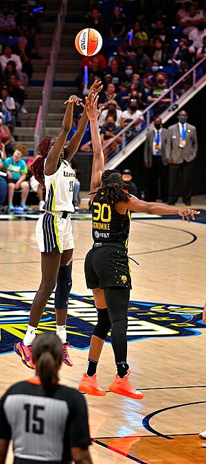 2021-09-19 WNBA Dallas Wings vs LA Sparks - 28 Awak Kuier vs 30 Nneka Ogwumike