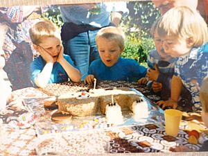 Children with brown bear cake (1986)