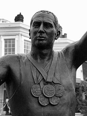 Close up of statue to Sir Steve Redgrave - geograph.org.uk - 854037