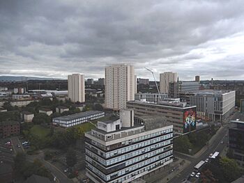 DSCN3180 Looking north from roof of Glasgow College of Building and Printing