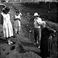F 2 076 227 Vailele excavation 1957 Jack Golson and I'iga Pisa family visiting site photographer unknown