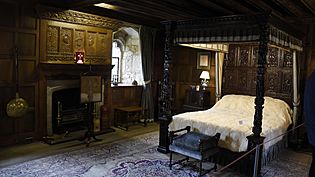 Hever Castle king Henry VIII bedchamber 8-05-2017 12-16-22