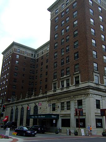 Hotel Fort Des Moines.jpg