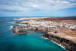 Luftbild El Cotillo mit Castillo de El Toston, Westküste - 51499994362