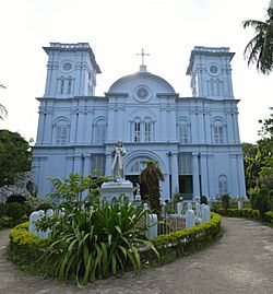 Sacred Heart Church - Chandan Nagar - Hooghly - 2013-05-19 7893-7894.JPG