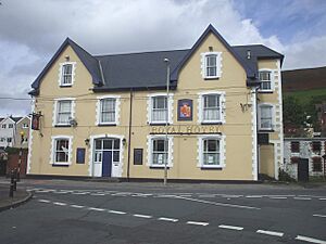 The Royal Hotel, Trealaw - geograph.org.uk - 958534