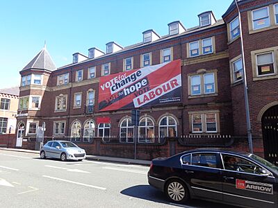 Unite the Union decked out for the 2015 General Election on Call Lane, Leeds (3rd May 2015) 001