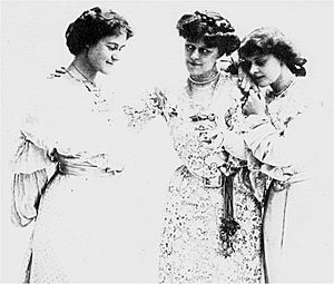 Admirable-crichton-1902-girls
