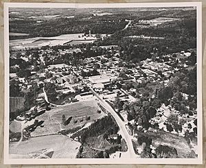 Aerial photograph of the town of Clarkesville, Clarkesville, Habersham County, Georgia, 1953 - DPLA - c37f9c4ea7e5ba8f7fde974b60e3eed43003