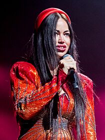 Aura Dione - 2023335202806 2023-12-01 Night of the Proms - Sven - 1D X MK II - 0113 - AK8I0598 (cropped).jpg