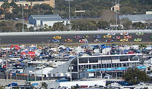 Dale Earnhardt Jr. takes the lead in the Daytona 500