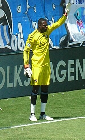 Donovan Ricketts at Galaxy at Earthquakes 2010-08-21 6.JPG