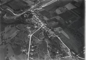 ETH-BIB-La Sarraz mit Schloss v. W. aus 500 m-Inlandflüge-LBS MH01-000830