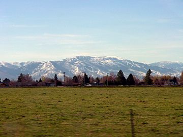 A photo of the Albion Mountains viewed from Heyburn in winter