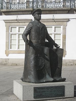 Humberto Delgado statue Porto