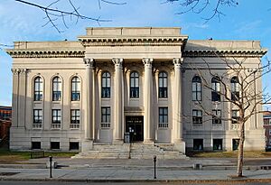 Lynn Public Library