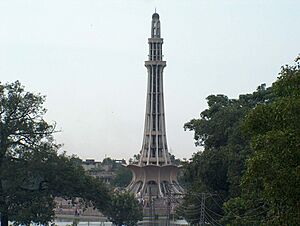 Minar-e-Pakistans west side July 1 2005