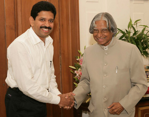 Muthukad with President of India, Shri. A.P.J. Abdul Kalam