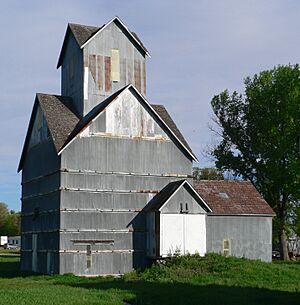 Old Ithaca, Nebraska grain elevator from SE