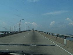 Rainbow Bridge (Texas) driving up