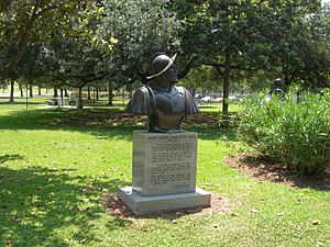 Statue of Alvar Nuñez Cabeza de Vaca, Houston TX - panoramio