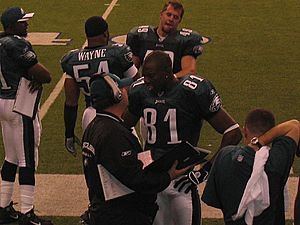 Owens practices with Eagles