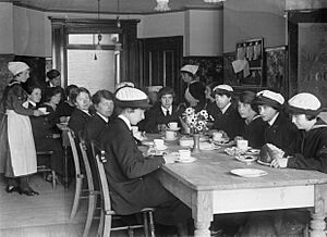 The Women's Royal Naval Service on the Home Front, 1917-1918 Q19711