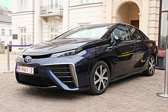 Toyota Mirai in Warsaw, Poland Nov 2015 IMG 0130