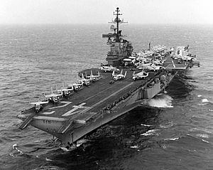 USS Franklin D. Roosevelt (CVA-42) underway in 1971 (NNAM.1996.488.062.023).jpg