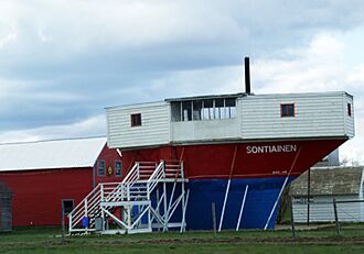Weird, ummm, boat? (4597028433).jpg