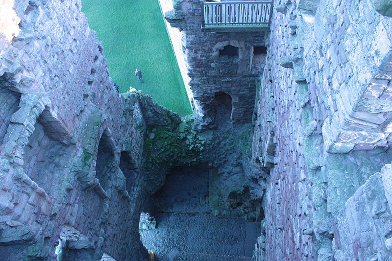 Inside of Tantallon ruins