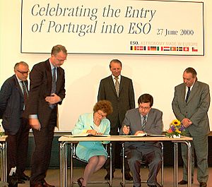 José Mariano Gago signing ESO treaty