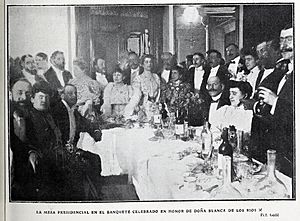 La mesa presidencial en el banquete celebrado en honor de doña Blanca de los Ríos, de Goñi, Blanco y Negro, 12-05-1906