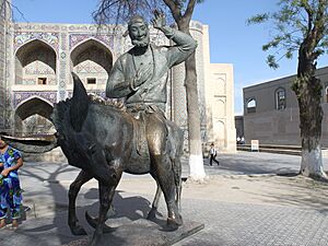Nasr Eddin Hodja statue in Bukhara Liab -i-Haouz complex (4x3)